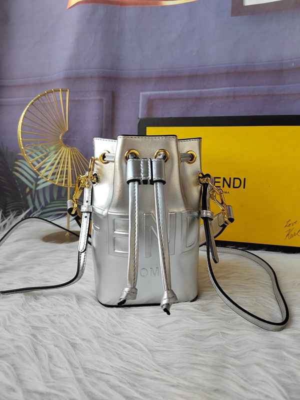 スーパーコピーブランドバッグ正面デザイン